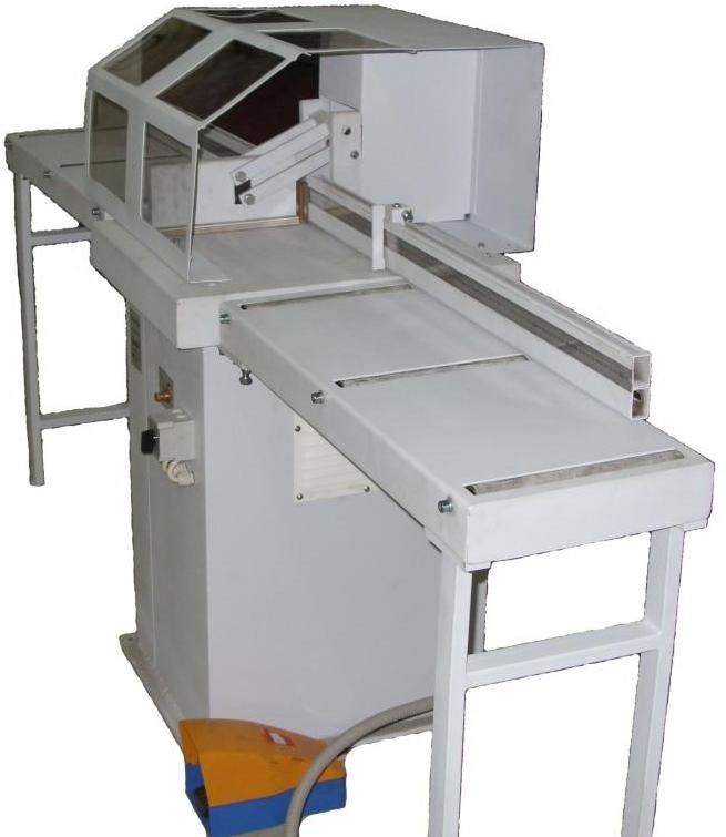 EcoWood TK 350 PM  Упорные линейки  Станок укомплектован направляющей упорной линейкой с флажковым упором и миллиметровой шкалой 
