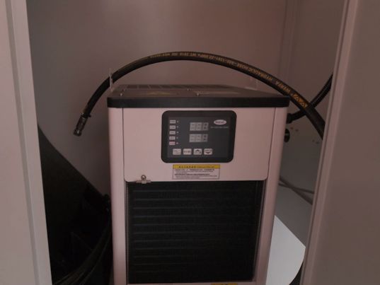 SPITZEN HMT-630  Масляное охлаждение шпинделя  Шпиндель – один их главных узлов, от эффективности работы которого напрямую зависит качество и точность обработки  Именно поэтому на всех станках серии HMT установлено масляное охлаждение шпинделя Осн...