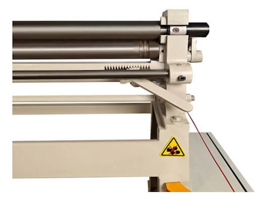 ISITAN IR 1270×75 Основным преимуществом электромеханических вальцов ISITAN IR 1270×75 являются массивные валы из твердой стали диаметром 75 мм, которые обеспечивают длительный срок службы 